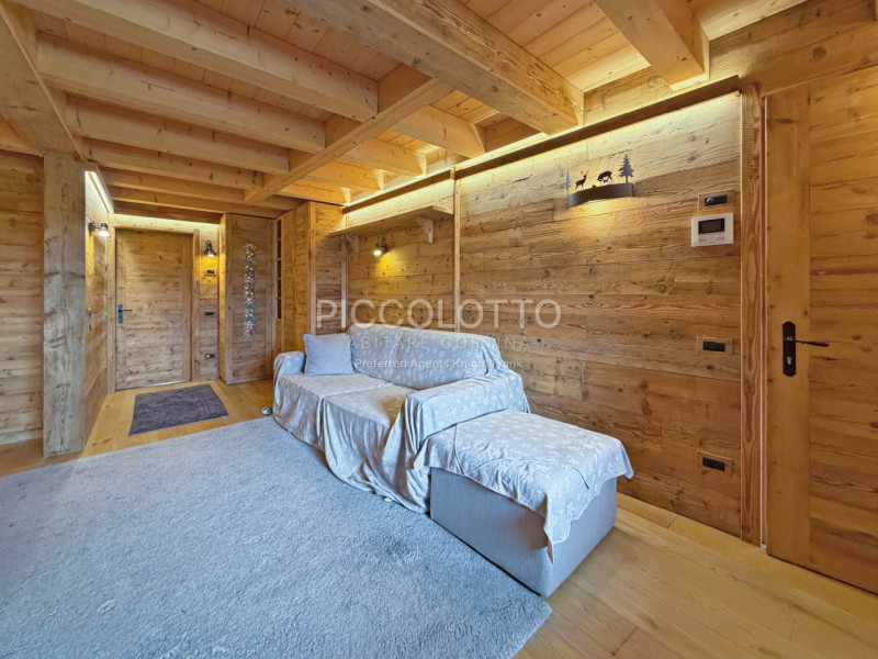Rif. A4913 n.1 - DISPONIBILE PER LA STAGIONE ESTIVA 2026


Cortina d'Ampezzo - in posizione panor...