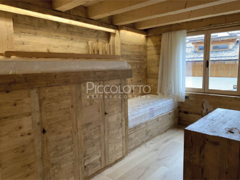 Rif. A4913 n.1 - DISPONIBILE PER LA STAGIONE ESTIVA 2026


Cortina d'Ampezzo - in posizione panor...