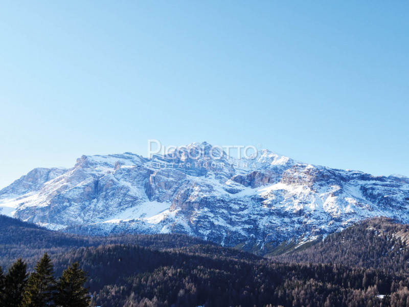 Rif. A4913 n.1 - DISPONIBILE PER LA STAGIONE ESTIVA 2026


Cortina d'Ampezzo - in posizione panor...