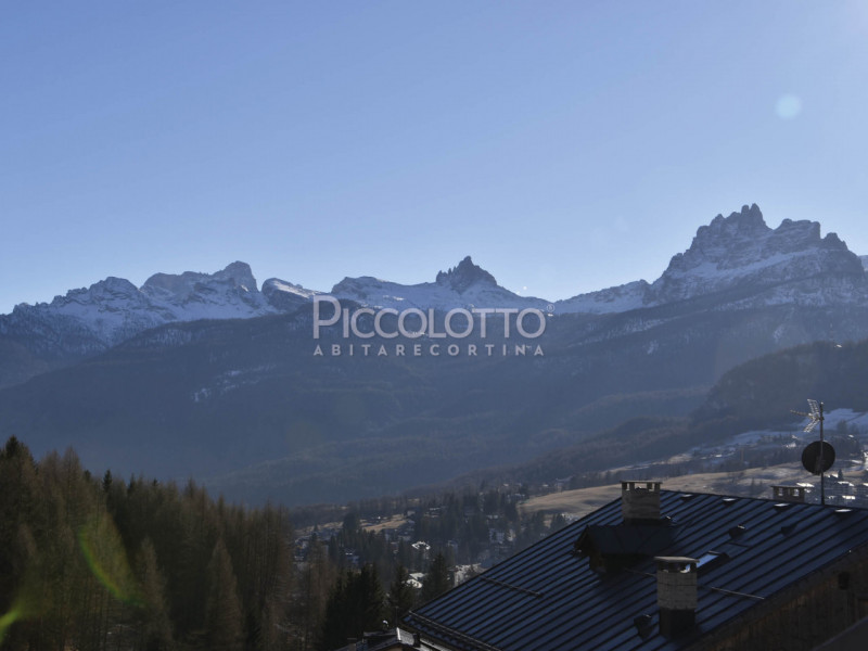 Rif. A4913 n.1 - DISPONIBILE PER LA STAGIONE ESTIVA 2026


Cortina d'Ampezzo - in posizione panor...