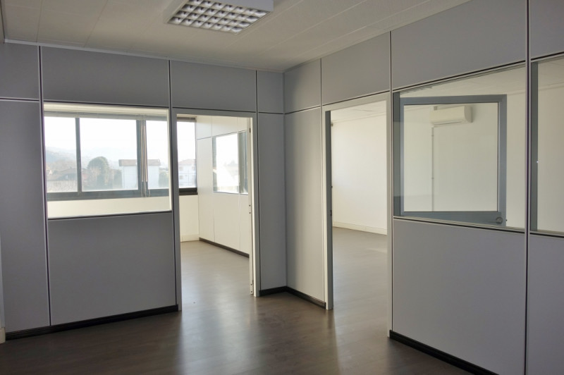 UFFICIO IN VENDITA PER INVESTIMENTO IN ZONA ALTE CECCATO DI MONTECCHIO - Rif.  7987
Al primo e ul...