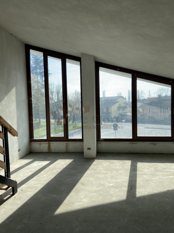 In zona residenziale e tranquilla, proponiamo ampia villa  su lotto di terreno indipendente. L'ab...