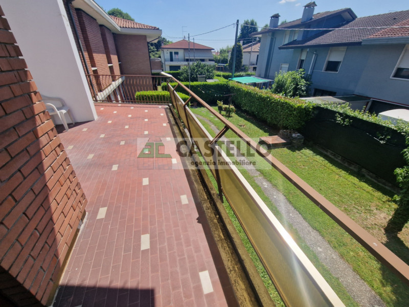 San Giorgio delle Pertiche Cavino importante porzione di bifamiliare dalle metrature introvabili,...