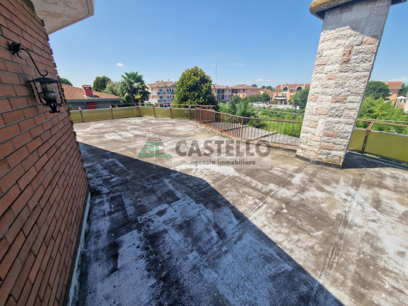 San Giorgio delle Pertiche Cavino importante porzione di bifamiliare dalle metrature introvabili,...