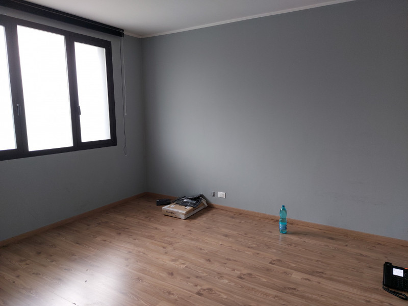 In zona centrale proponiamo ufficio ristrutturato di 97 mq. commerciali su piccolo stabile con 4 ...