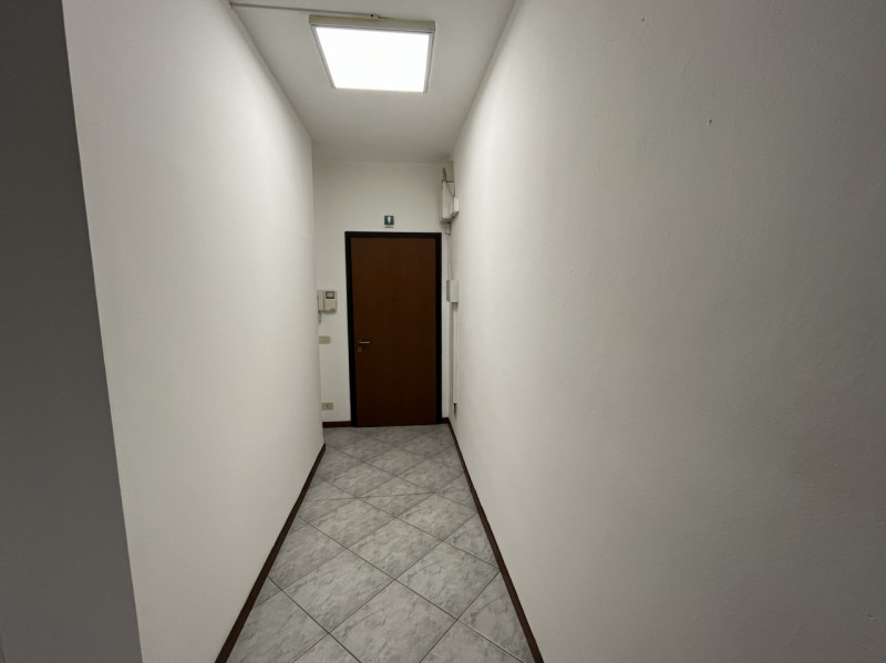 OPPORTUNITÀ UNICA: UFFICIO IN VENDITA IN POSIZIONE STRATEGICA

Nel cuore di Sarmeola di Rubano, l...