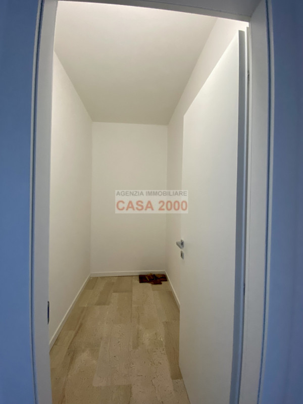 Situato nel cuore del centro storico di Camposampiero, questo splendido appartamento pentalocale ...