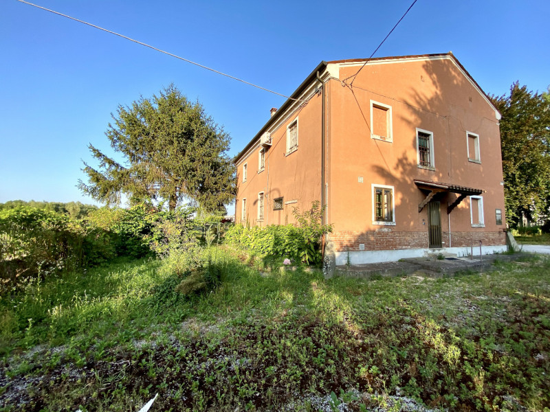 MONTAGNANA, Borgo san Zeno: in zona comodissima alla SR10 e a pochi minuti dal centro di Montagna...