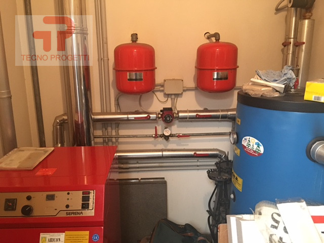 Proponiamo in vendita un elegante e luminoso ufficio di circa 164 mq, situato nella zona industri...