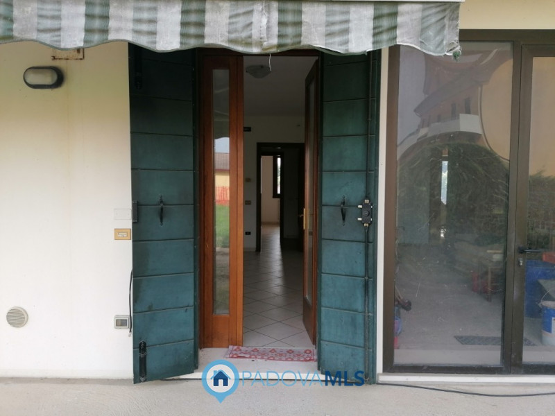 Immobile in esclusiva al Gruppo Padova MLS

CODEVIGO - Loc. ROSARA. 

Inserita su lotto di ca. 1....