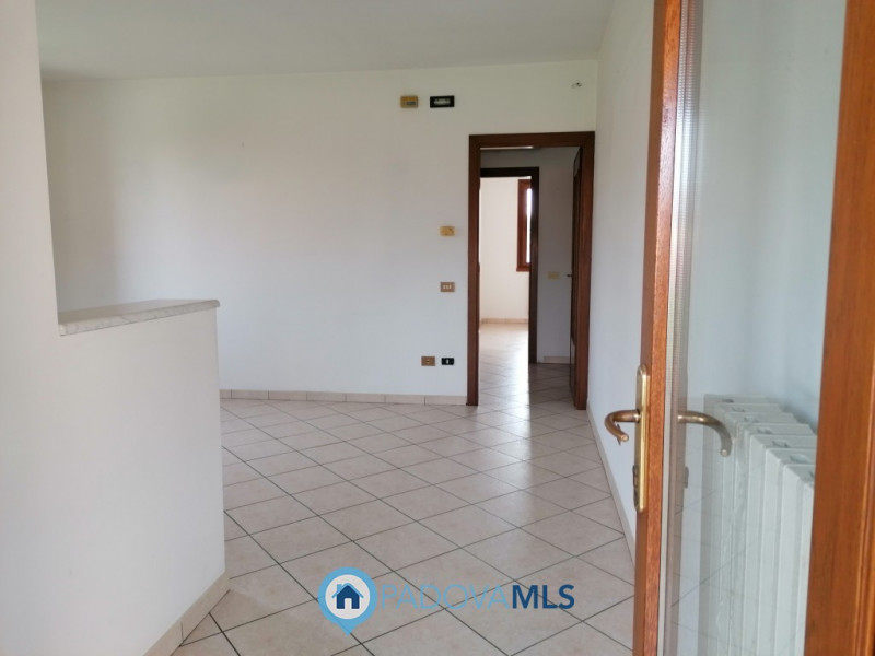 Immobile in esclusiva al Gruppo Padova MLS

CODEVIGO - Loc. ROSARA. 

Inserita su lotto di ca. 1....