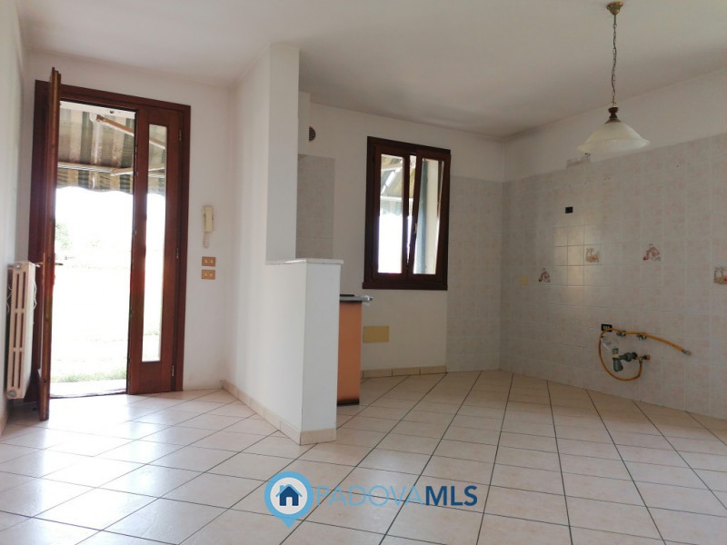 Immobile in esclusiva al Gruppo Padova MLS

CODEVIGO - Loc. ROSARA. 

Inserita su lotto di ca. 1....