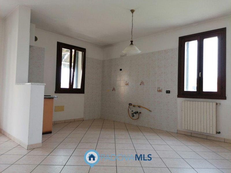 Immobile in esclusiva al Gruppo Padova MLS

CODEVIGO - Loc. ROSARA. 

Inserita su lotto di ca. 1....