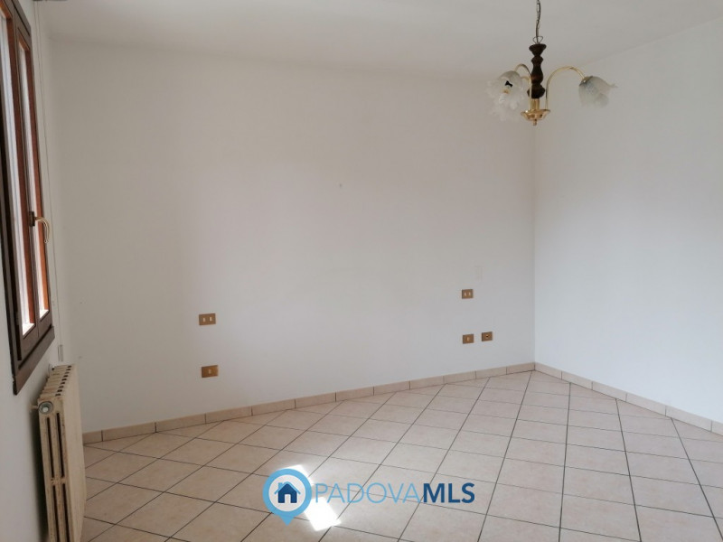 Immobile in esclusiva al Gruppo Padova MLS

CODEVIGO - Loc. ROSARA. 

Inserita su lotto di ca. 1....