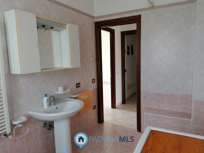 Immobile in esclusiva al Gruppo Padova MLS

CODEVIGO - Loc. ROSARA. 

Inserita su lotto di ca. 1....