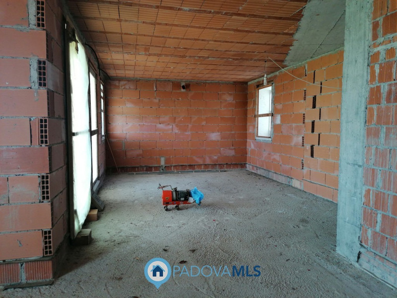 Immobile in esclusiva al Gruppo Padova MLS

CODEVIGO - Loc. ROSARA. 

Inserita su lotto di ca. 1....