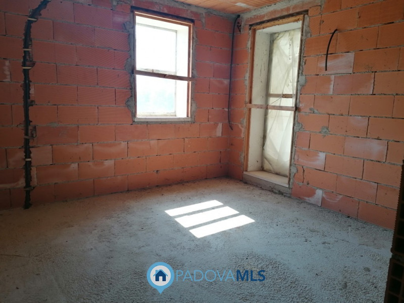 Immobile in esclusiva al Gruppo Padova MLS

CODEVIGO - Loc. ROSARA. 

Inserita su lotto di ca. 1....