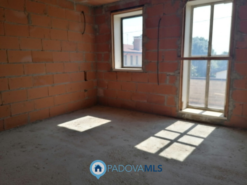 Immobile in esclusiva al Gruppo Padova MLS

CODEVIGO - Loc. ROSARA. 

Inserita su lotto di ca. 1....