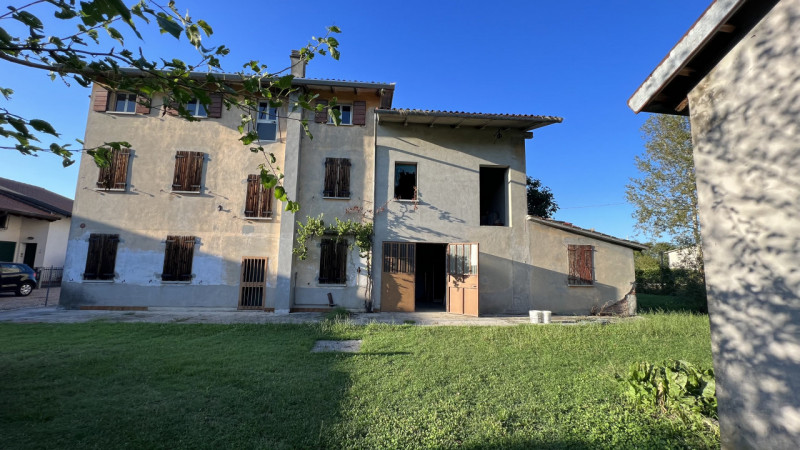 Zona Prati - In tranquillo e piacevole contesto residenziale, comodo ai principali servizi ed al ...