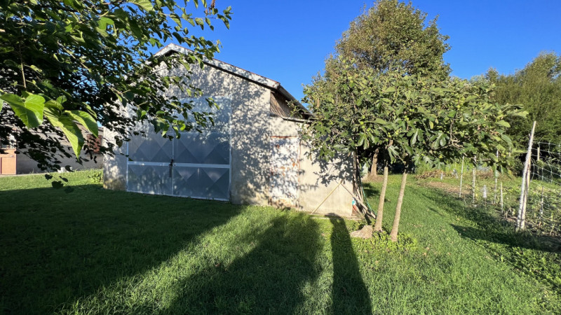 Zona Prati - In tranquillo e piacevole contesto residenziale, comodo ai principali servizi ed al ...