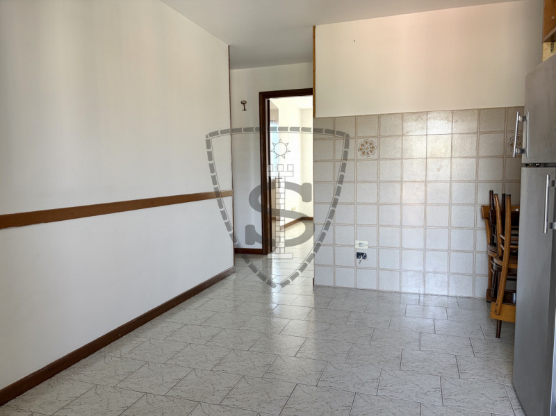Proponiamo in affitto un bilocale con vista panoramica nel centro di Pianezze!
L'appartamento si ...