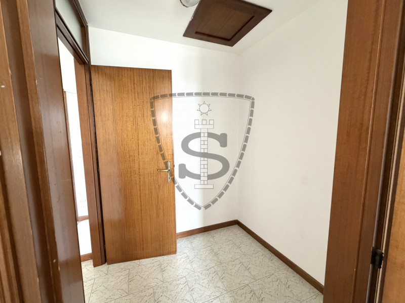 Proponiamo in affitto un bilocale con vista panoramica nel centro di Pianezze!
L'appartamento si ...