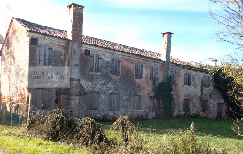 Rustico da ristrutturare con progetto approvato e oneri costruttivi pagati.
Il progetto prevede a...