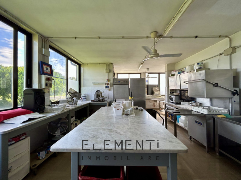 MONTAGNANA, Centro: in posizione strategica alle porte della città di Montagnana, si trova questo...