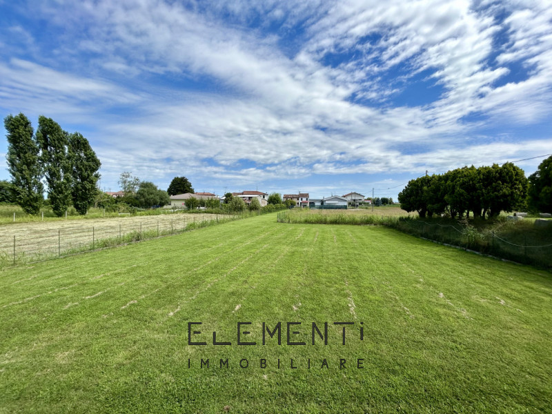 MONTAGNANA, Centro: in posizione strategica alle porte della città di Montagnana, si trova questo...