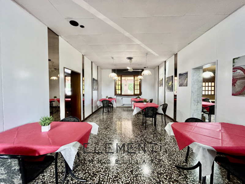 MONTAGNANA, Centro: in posizione strategica alle porte della città di Montagnana, si trova questo...