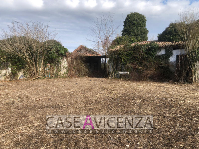 GRISIGNANO DI ZOCCO - TERRENO EDIFICABILE DI CIRCA 5400 MQ - USO RESIDENZIALE O PER ATTIVITA' TUR...