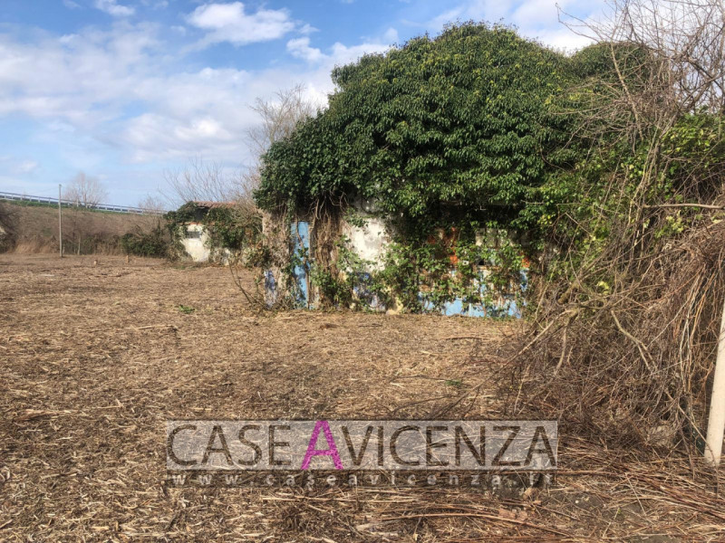 GRISIGNANO DI ZOCCO - TERRENO EDIFICABILE DI CIRCA 5400 MQ - USO RESIDENZIALE O PER ATTIVITA' TUR...