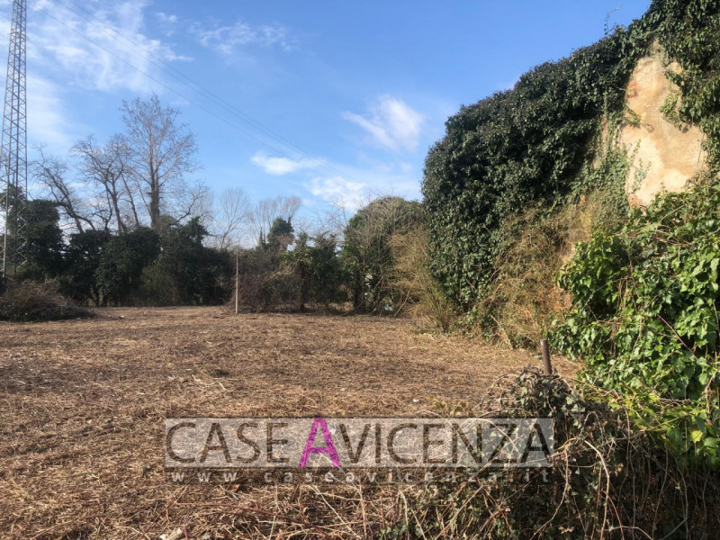 GRISIGNANO DI ZOCCO - TERRENO EDIFICABILE DI CIRCA 5400 MQ - USO RESIDENZIALE O PER ATTIVITA' TUR...