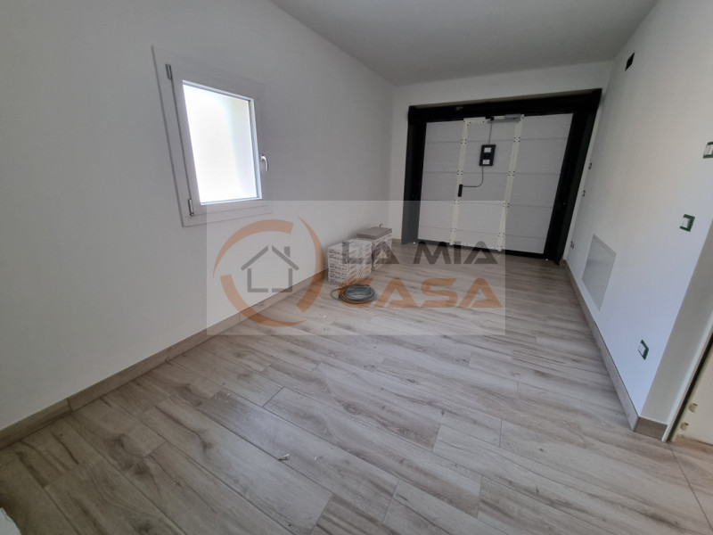 ANNUNCIO RIVOLTO A PERSONE CON REDDITI STABILI E DIMOSTRABILI E CONTRATTO DI LAVORO A TEMPO INDET...