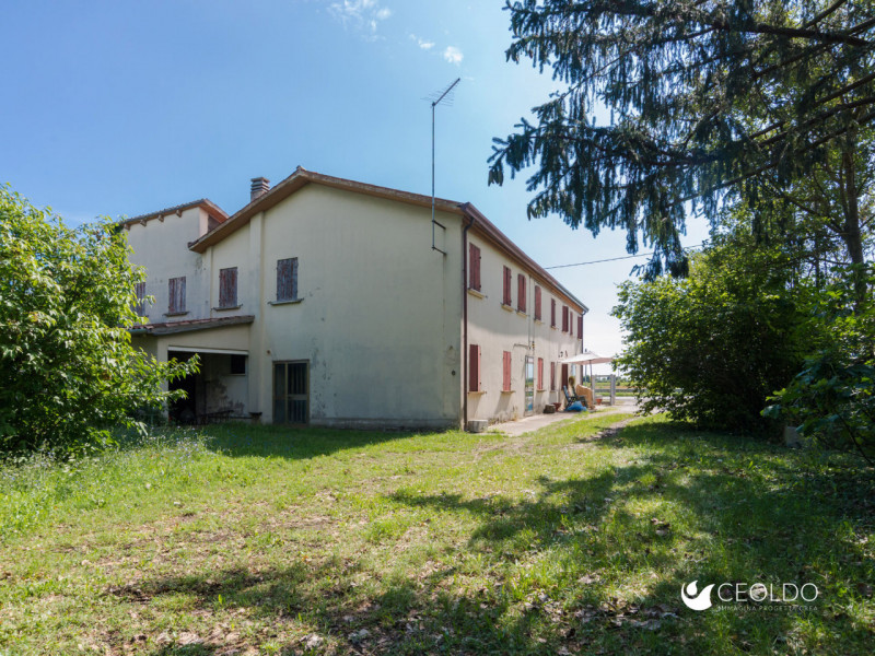 Vigonza: località Barbariga, proponiamo porzione di bifamiliare su lotto di c.a. 1200 mq, divisa ...