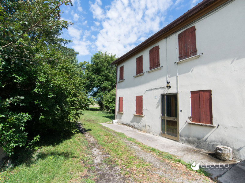 Vigonza: località Barbariga, proponiamo porzione di bifamiliare su lotto di c.a. 1200 mq, divisa ...