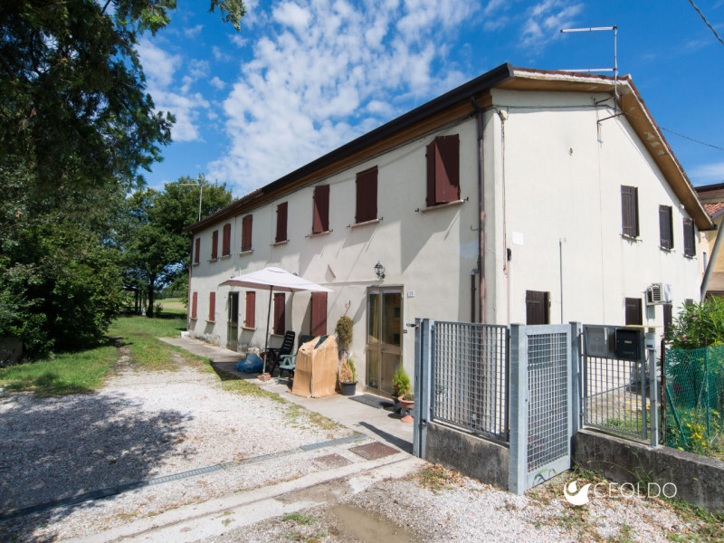 Vigonza: località Barbariga, proponiamo porzione di bifamiliare su lotto di c.a. 1200 mq, divisa ...