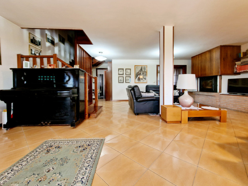 A Baone, località Valle San Giorgio, proponiamo in vendita casa singola, caratterizzata da una gr...