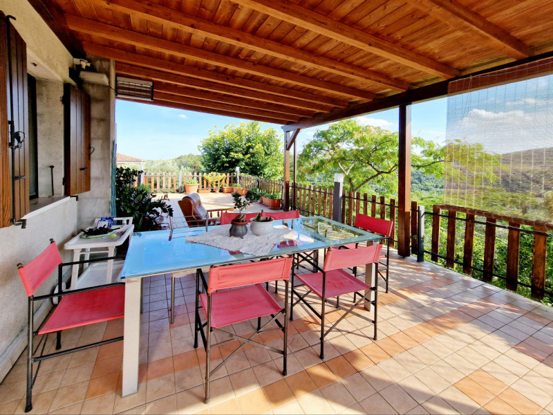 A Baone, località Valle San Giorgio, proponiamo in vendita casa singola, caratterizzata da una gr...