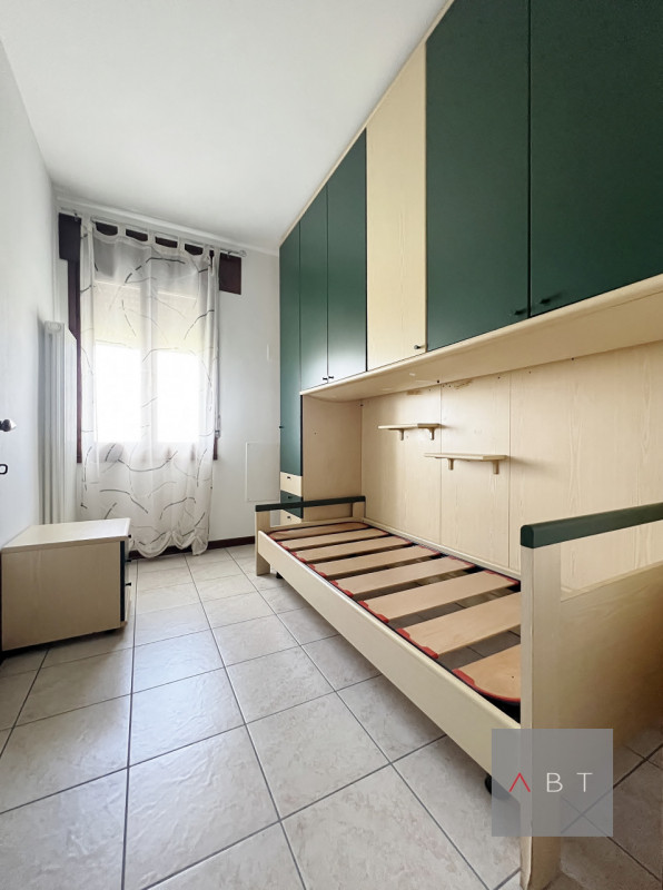 Appartamento situato al piano terra con ingresso indipendente e composto di: ingresso, soggiorno ...