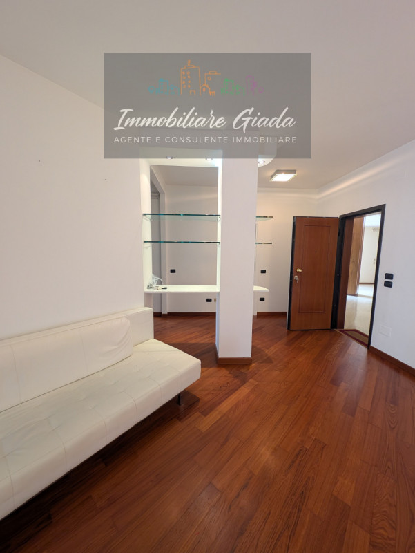 In una posizione privilegiata nel comune di Conegliano, nella zona delle piscine, proponiamo ques...