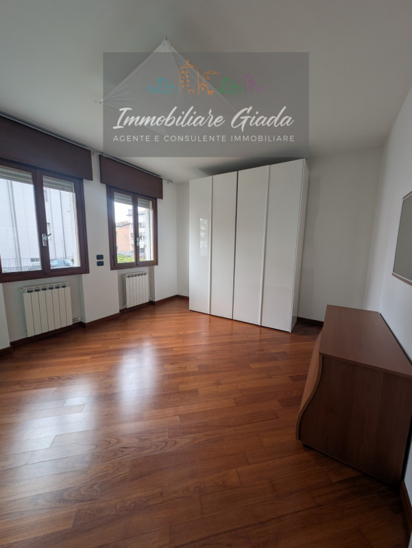 In una posizione privilegiata nel comune di Conegliano, nella zona delle piscine, proponiamo ques...