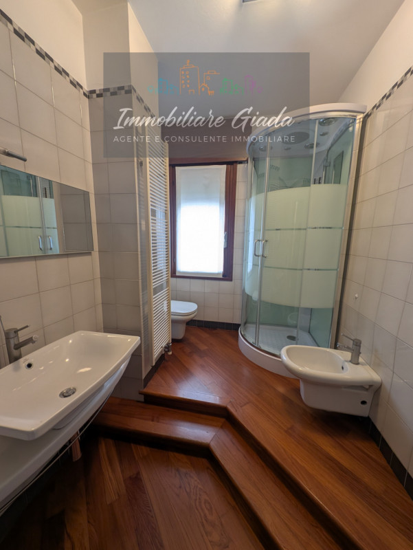 In una posizione privilegiata nel comune di Conegliano, nella zona delle piscine, proponiamo ques...