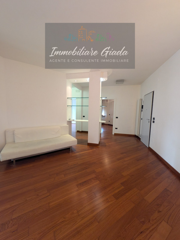 In una posizione privilegiata nel comune di Conegliano, nella zona delle piscine, proponiamo ques...