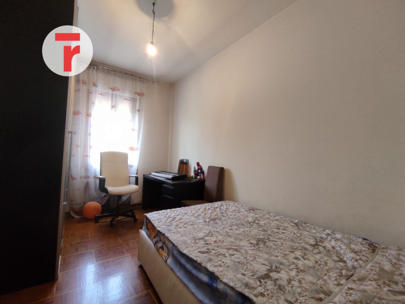 Tavo - In zona centrale rispetto alla chiesa, comoda alla fermata dell'autobus e alla farmacia. 
...