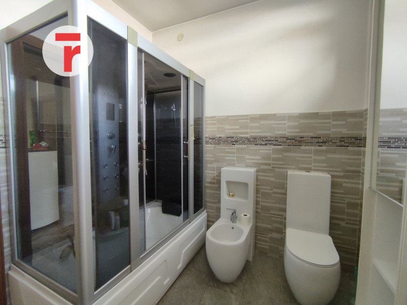 Tavo - In zona centrale rispetto alla chiesa, comoda alla fermata dell'autobus e alla farmacia. 
...