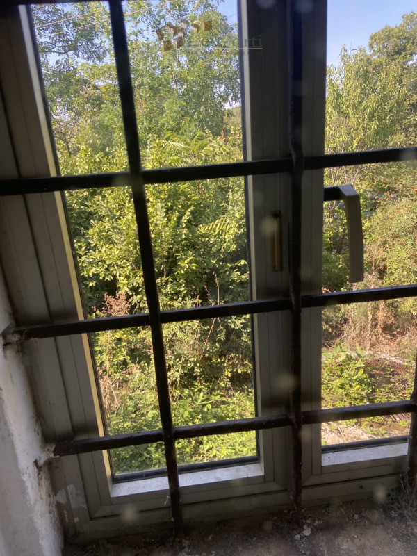 In splendida posizione collinare, immerso nel verde,  proponiamo in vendita un  rustico da ristru...