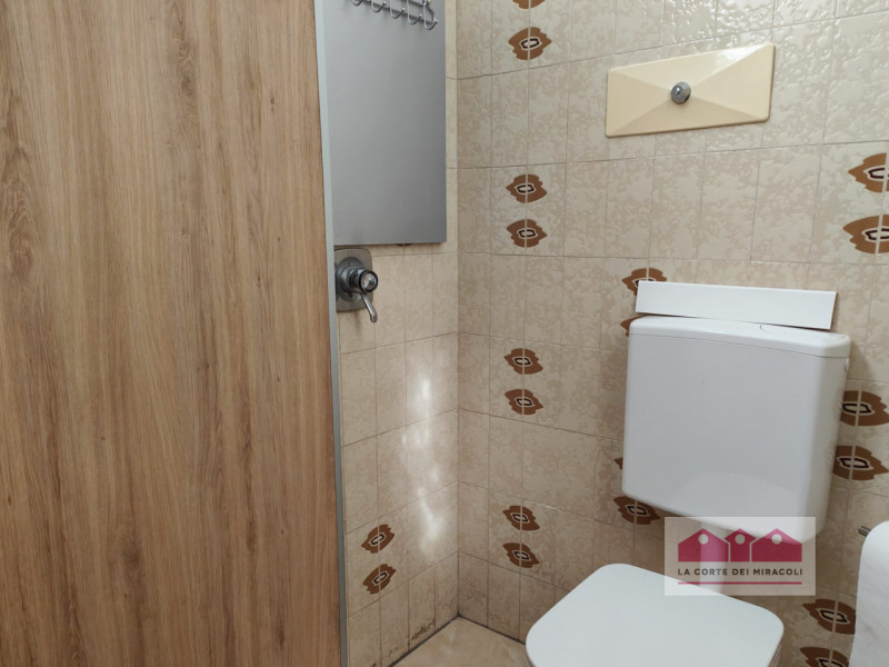 MAROLA-VILLAGGIO MONTE GRAPPA: MAGAZZINO DI  MQ 200 CON INGRESSO INDIPENDENTE ED AREA ESTERNA ESC...