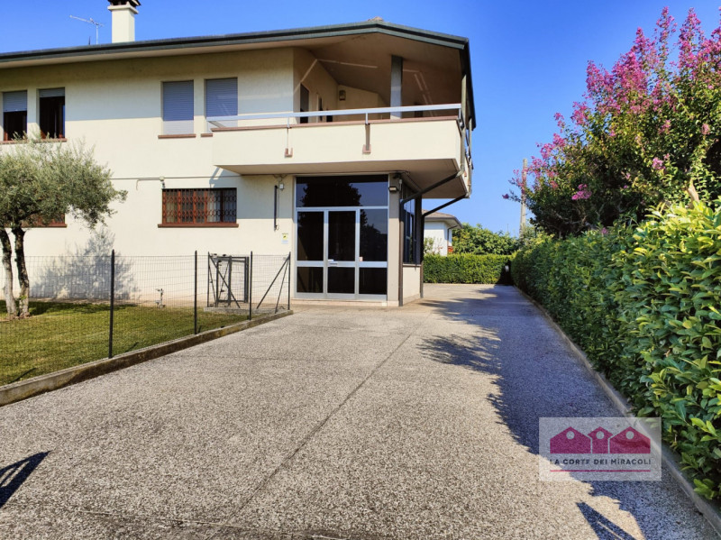 MAROLA-VILLAGGIO MONTE GRAPPA: MAGAZZINO DI  MQ 200 CON INGRESSO INDIPENDENTE ED AREA ESTERNA ESC...