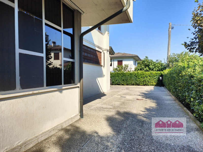 MAROLA-VILLAGGIO MONTE GRAPPA: MAGAZZINO DI  MQ 200 CON INGRESSO INDIPENDENTE ED AREA ESTERNA ESC...